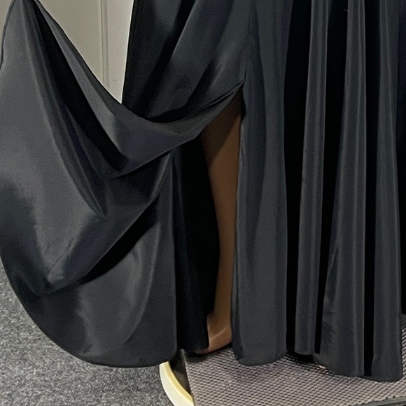 *Xscape by Joanna Chen Women's Black & White One Shoulder Dress Sz S - Picture 10 of 14